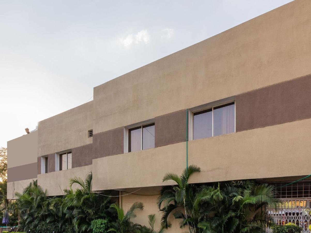 Kochi Oyo 79233 Hotel Hive Stays المظهر الخارجي الصورة